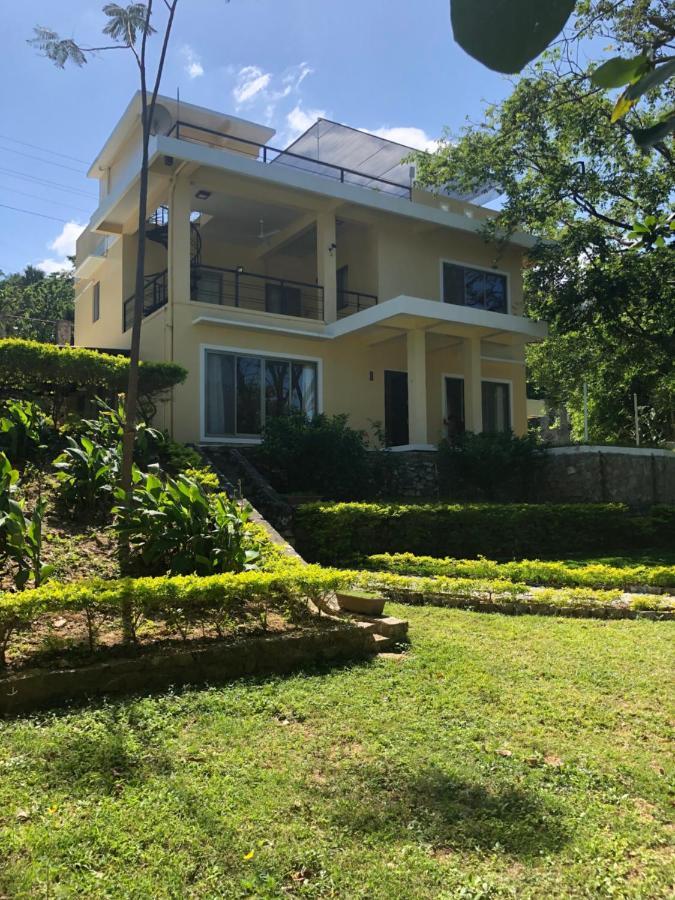 Amami Beachfront Villa With Private Beach Пуэрто-Галера Экстерьер фото