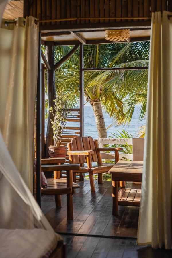 Amami Beachfront Villa With Private Beach Пуэрто-Галера Экстерьер фото
