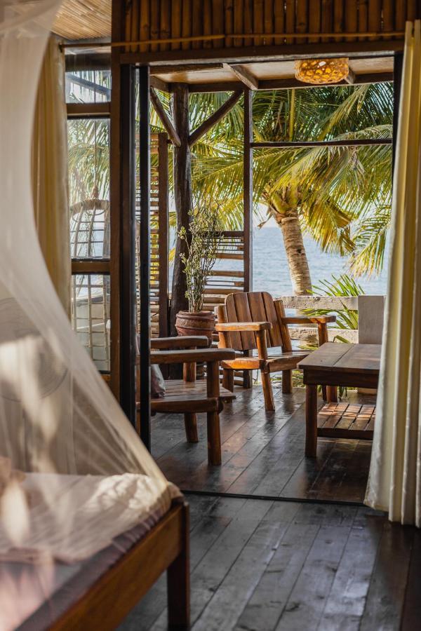 Amami Beachfront Villa With Private Beach Пуэрто-Галера Экстерьер фото