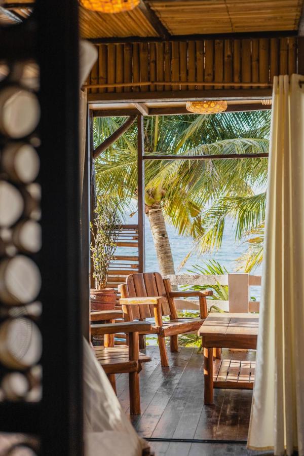 Amami Beachfront Villa With Private Beach Пуэрто-Галера Экстерьер фото