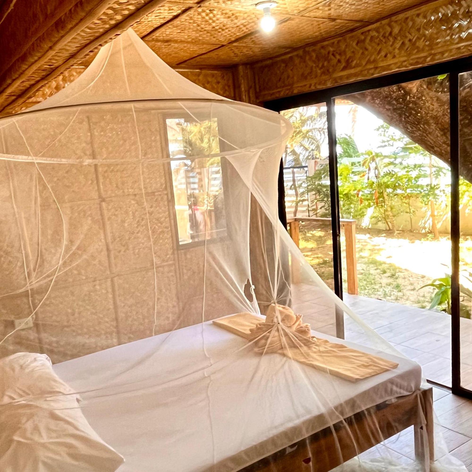 Amami Beachfront Villa With Private Beach Пуэрто-Галера Экстерьер фото