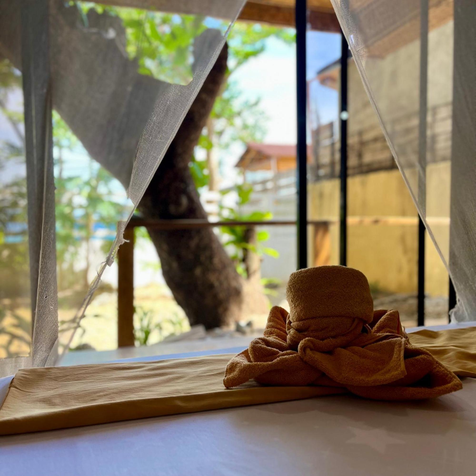Amami Beachfront Villa With Private Beach Пуэрто-Галера Экстерьер фото