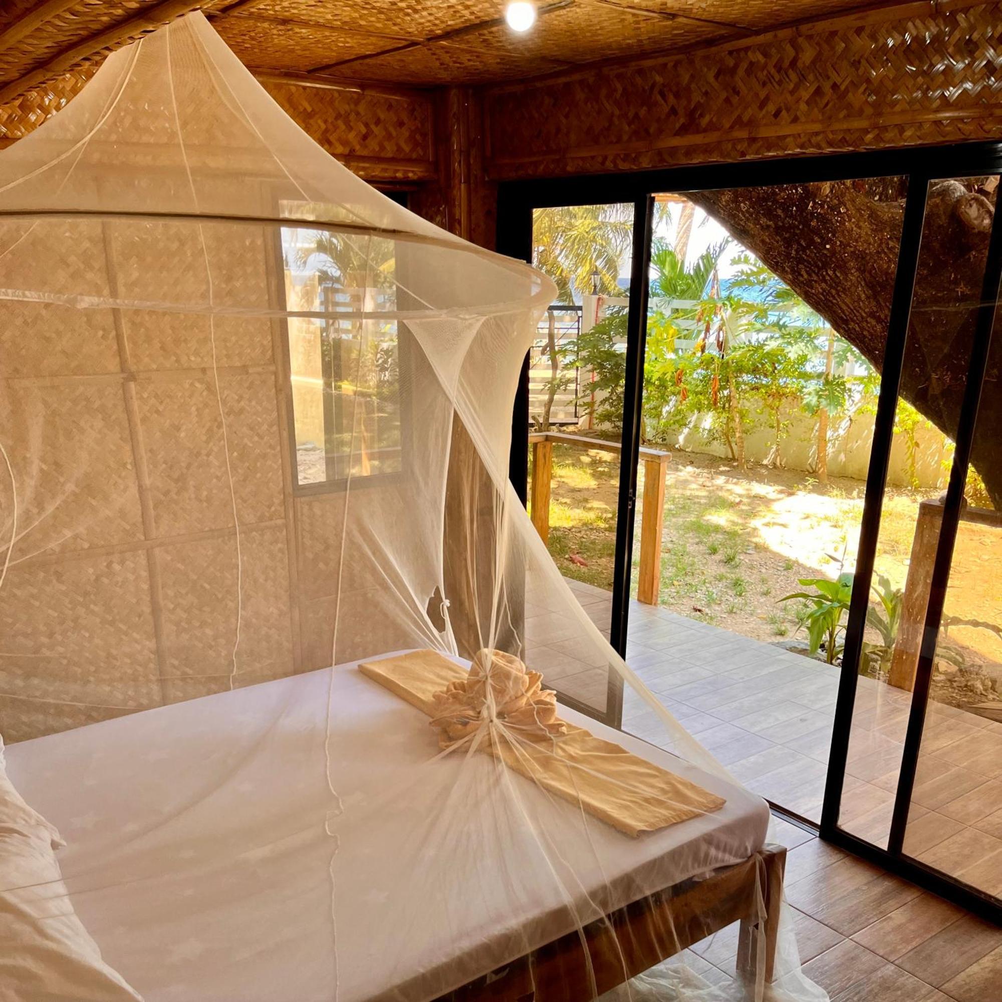 Amami Beachfront Villa With Private Beach Пуэрто-Галера Экстерьер фото