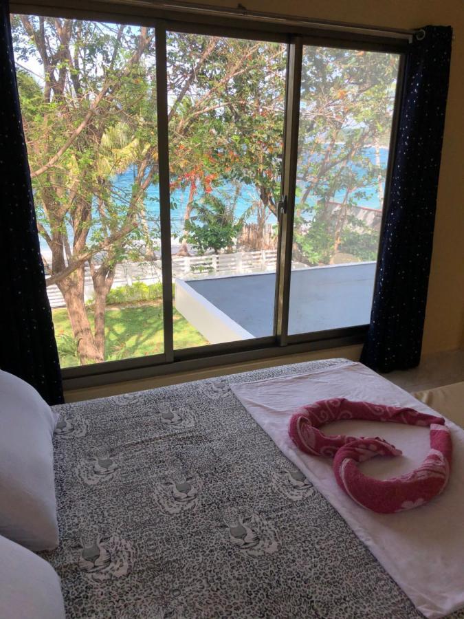 Amami Beachfront Villa With Private Beach Пуэрто-Галера Экстерьер фото